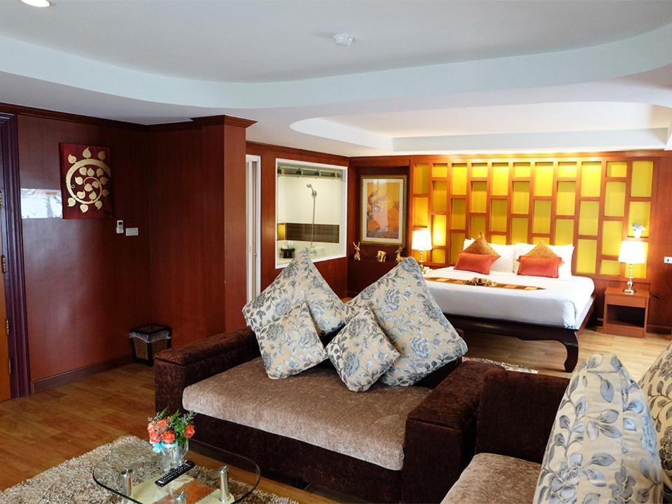 Grand Hill Resort And Spa Nakhon Sawan Exteriér fotografie